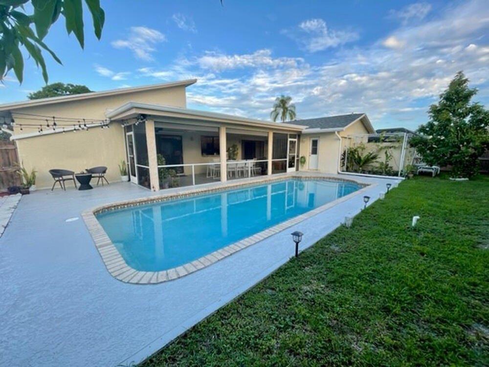 Sugarloaf Ln, Boca Raton, FL 33428