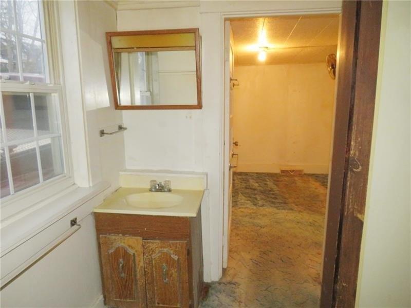 Highland Ave, Claysville, PA 15323