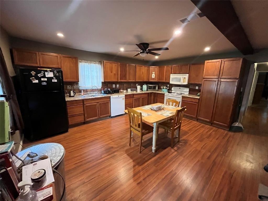 Gina Cir, Granbury, TX 76049