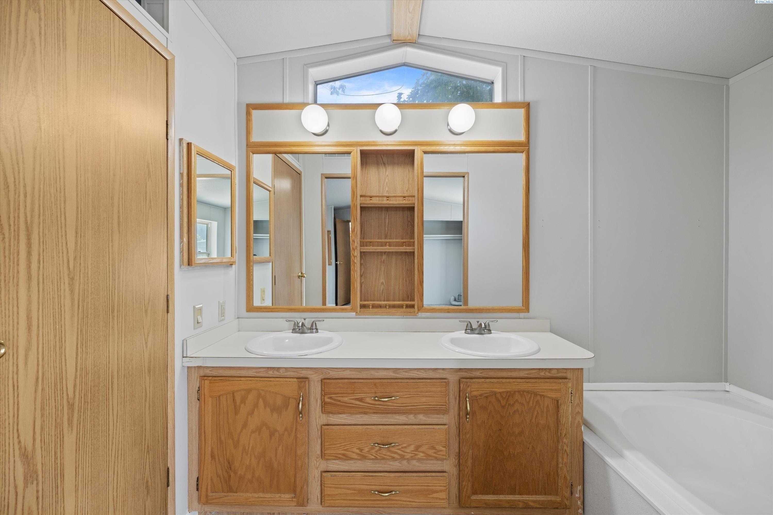 Haag St, West Richland, WA 99353