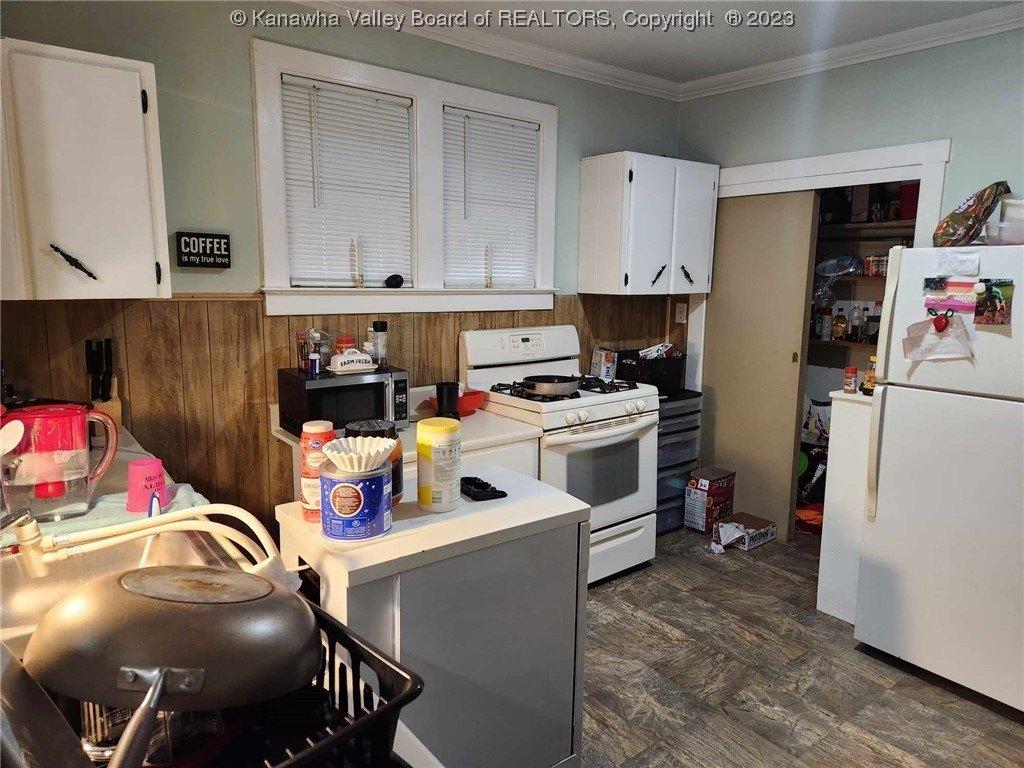 Park Dr, Dunbar, WV 25064