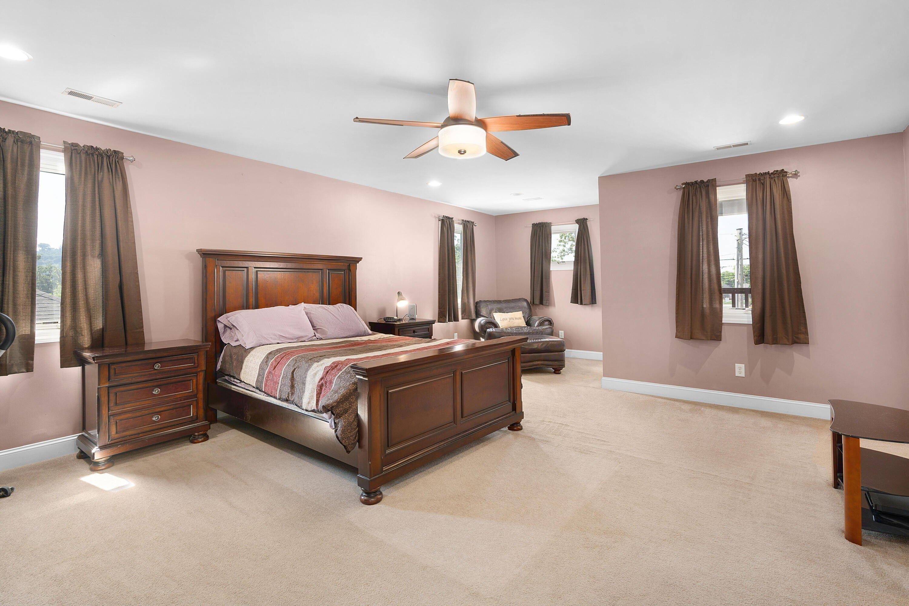 Chamberlain Ave, Chattanooga, TN 37404
