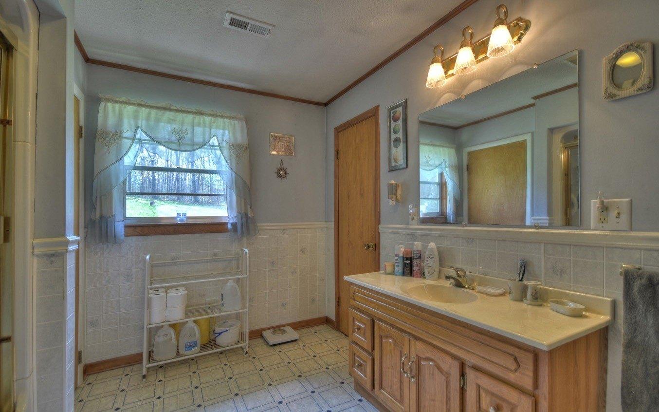 Number 20 Mine Rd, Mc Caysville, GA 30555