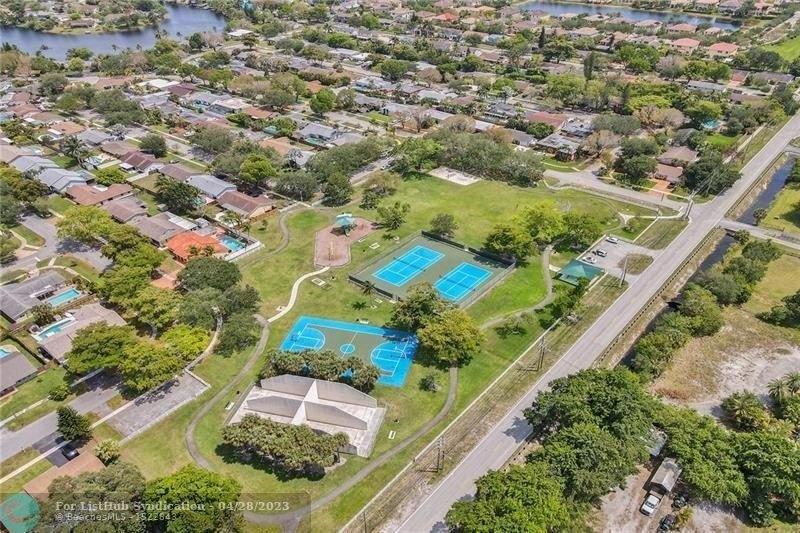 Sw 52nd St, Cooper City, FL 33328