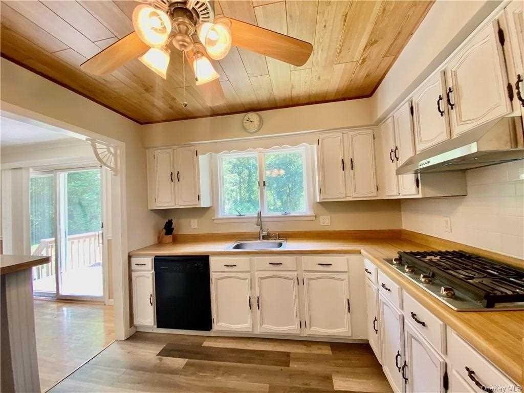 Brook Ln, Hopewell Junction, NY 12533