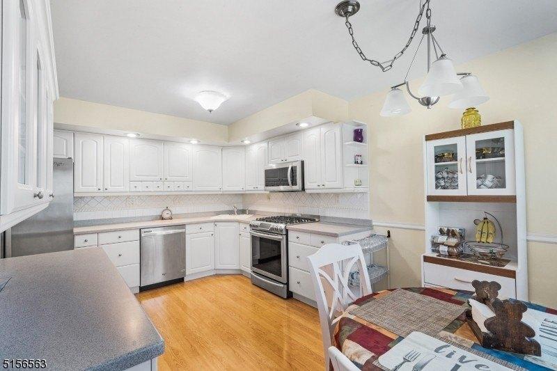 Lexington Ln, Wayne, NJ 07470