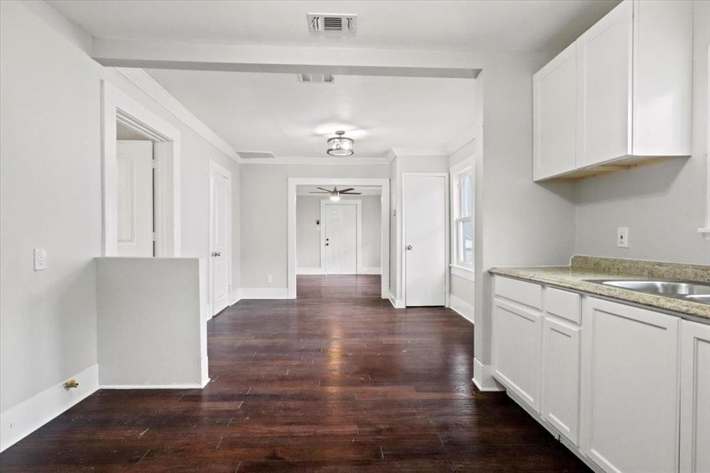E Allen Ave, Fort Worth, TX 76104