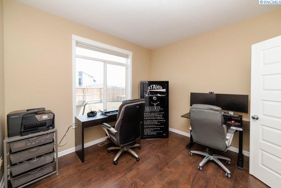 Balmoral Ct, Pasco, WA 99301