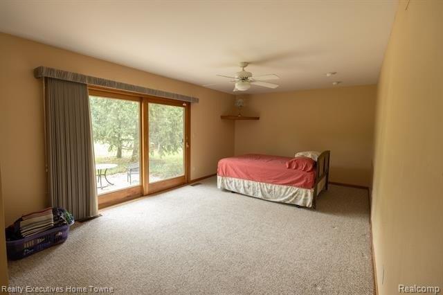 James Dr, Saline, MI 48176