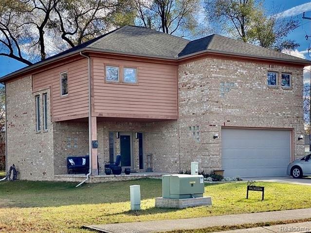 Madeleine Ln, Waterford, MI 48328