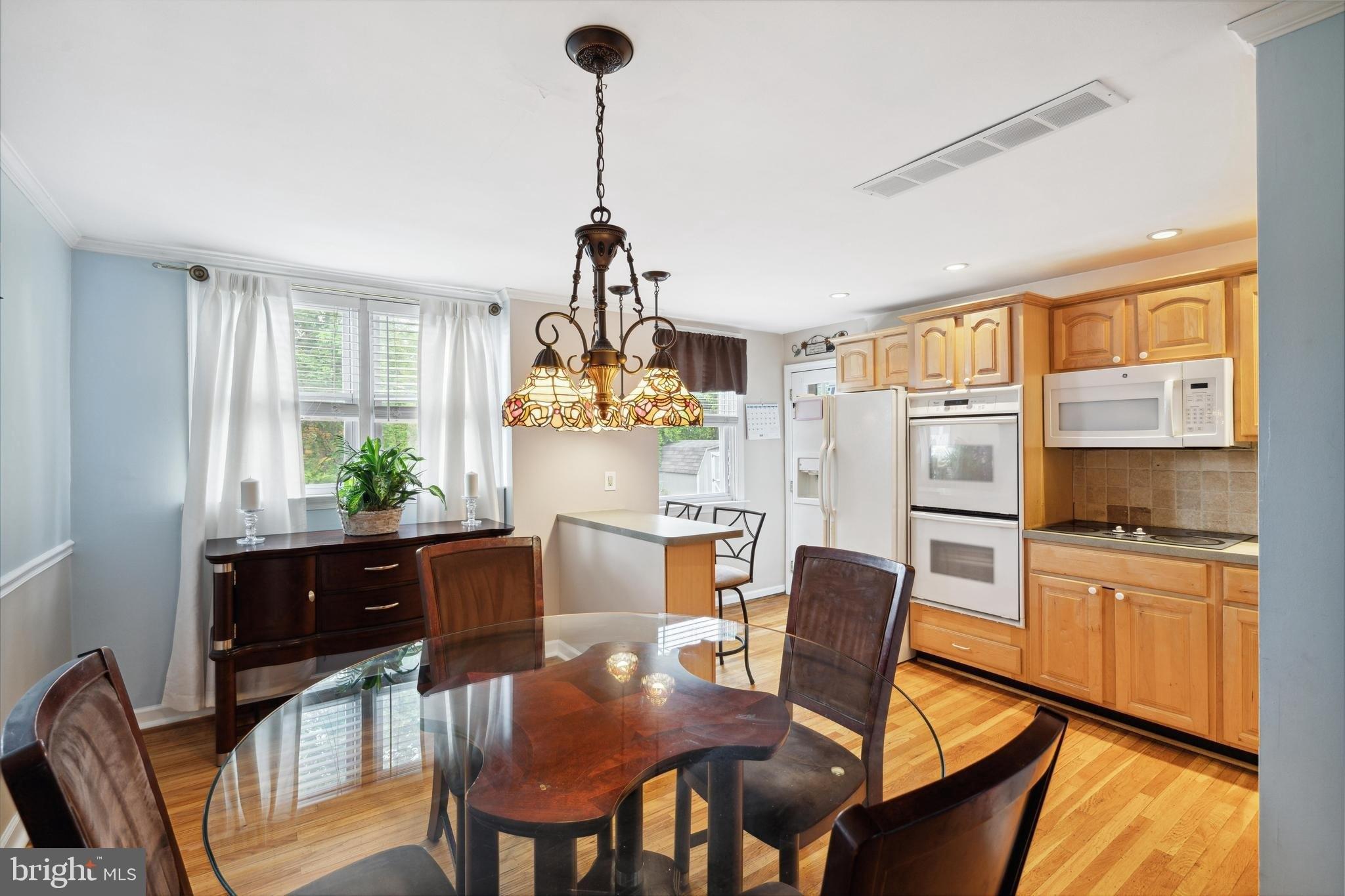 Brittany Dr, Clifton Heights, PA 19018