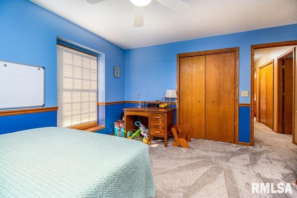 N Stark St, Davenport, IA 52804