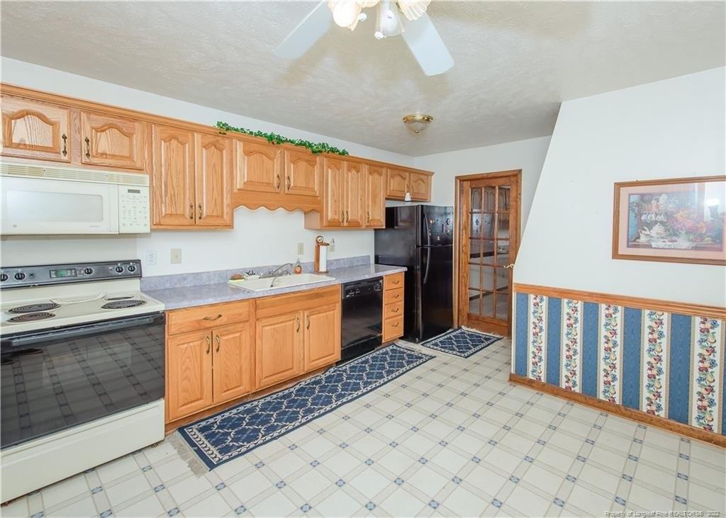 Beverly Dr, Fayetteville, NC 28314