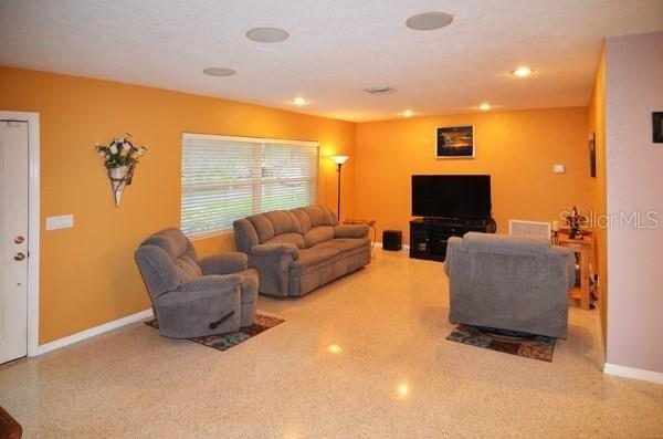 Velma Dr S, Largo, FL 33770