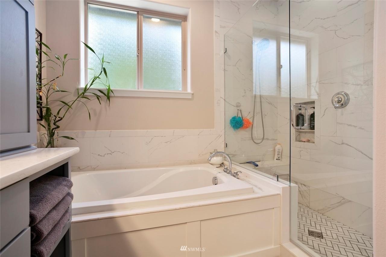 Lopez St, Bellingham, WA 98229