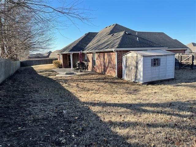 East Dr, Bartlesville, OK 74006