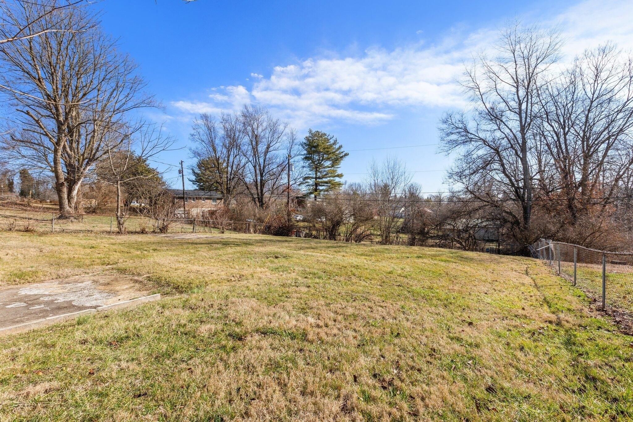 Westwood Dr, Paris, KY 40361