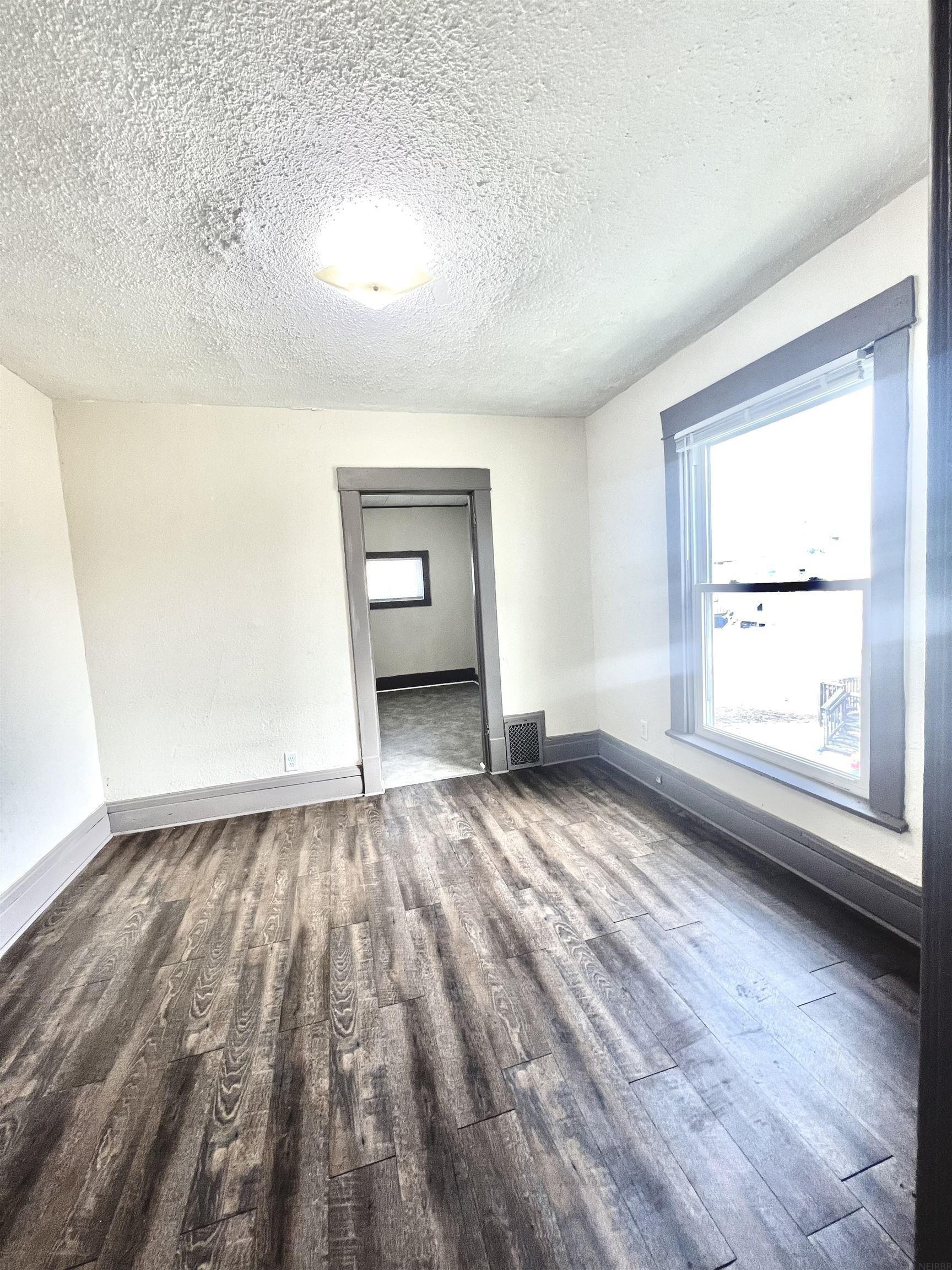 Lafayette St, Waterloo, IA 50703