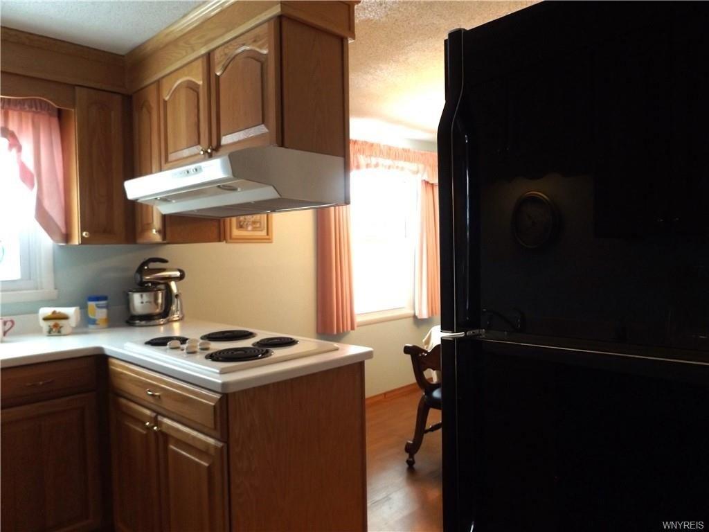 Deerfield Dr, North Tonawanda, NY 14120