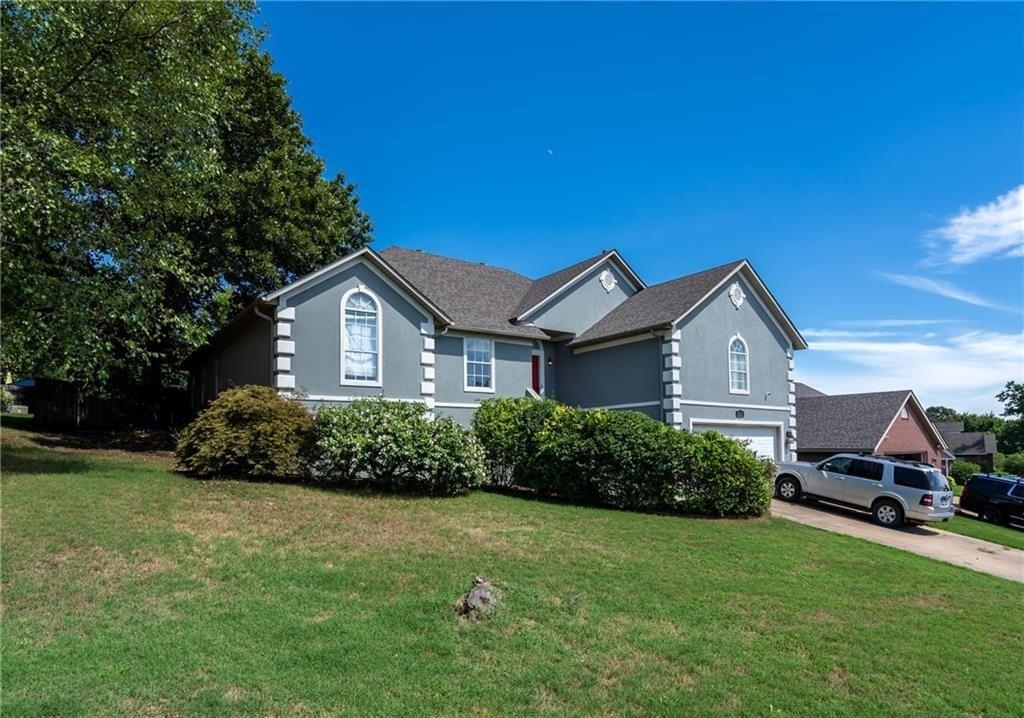 Tara St, Springdale, AR 72762