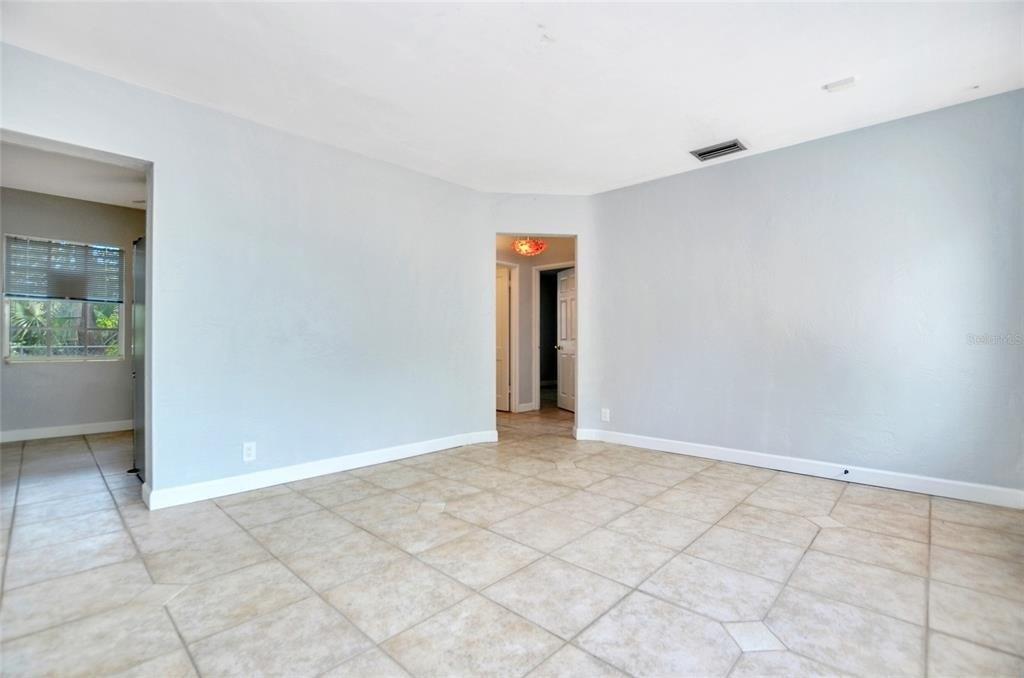W Mcelroy Ave, Tampa, FL 33611