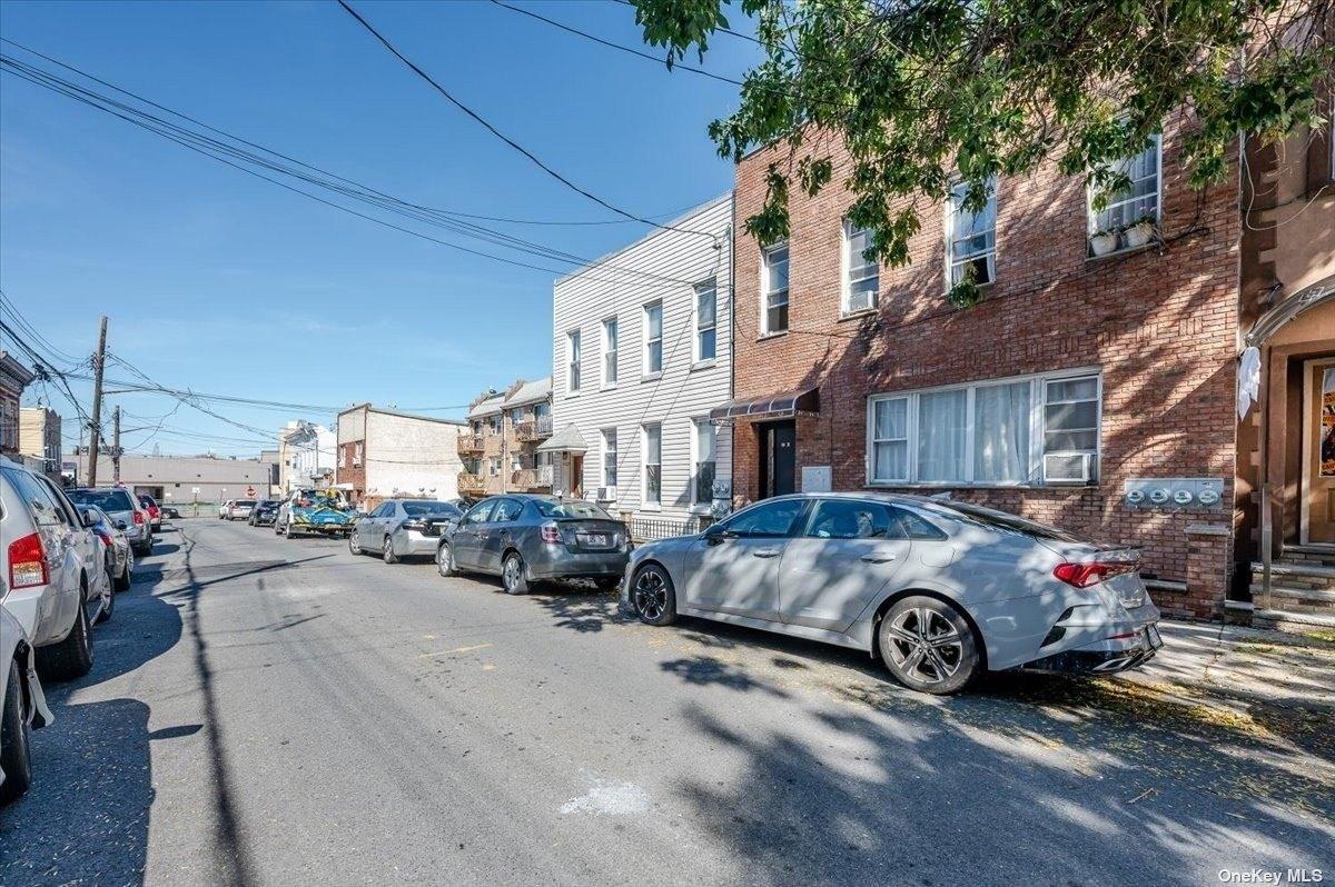 55th St, Maspeth, NY 11378