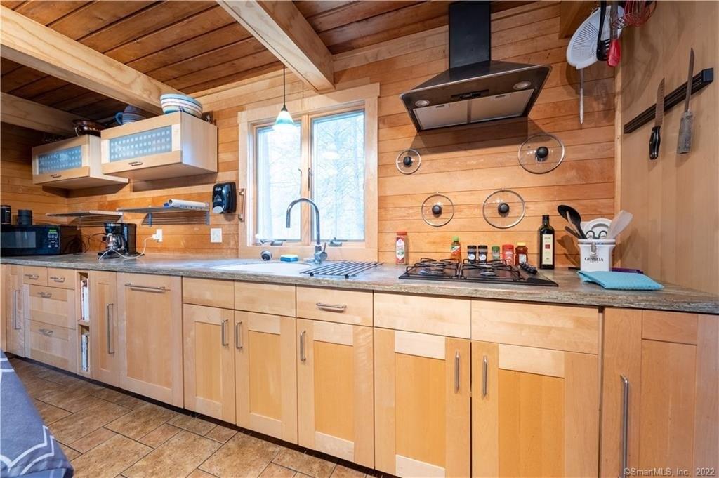 Hillyndale Rd, Storrs Mansfield, CT 06268