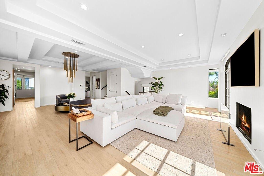 Via Dolce, Marina Del Rey, CA 90292