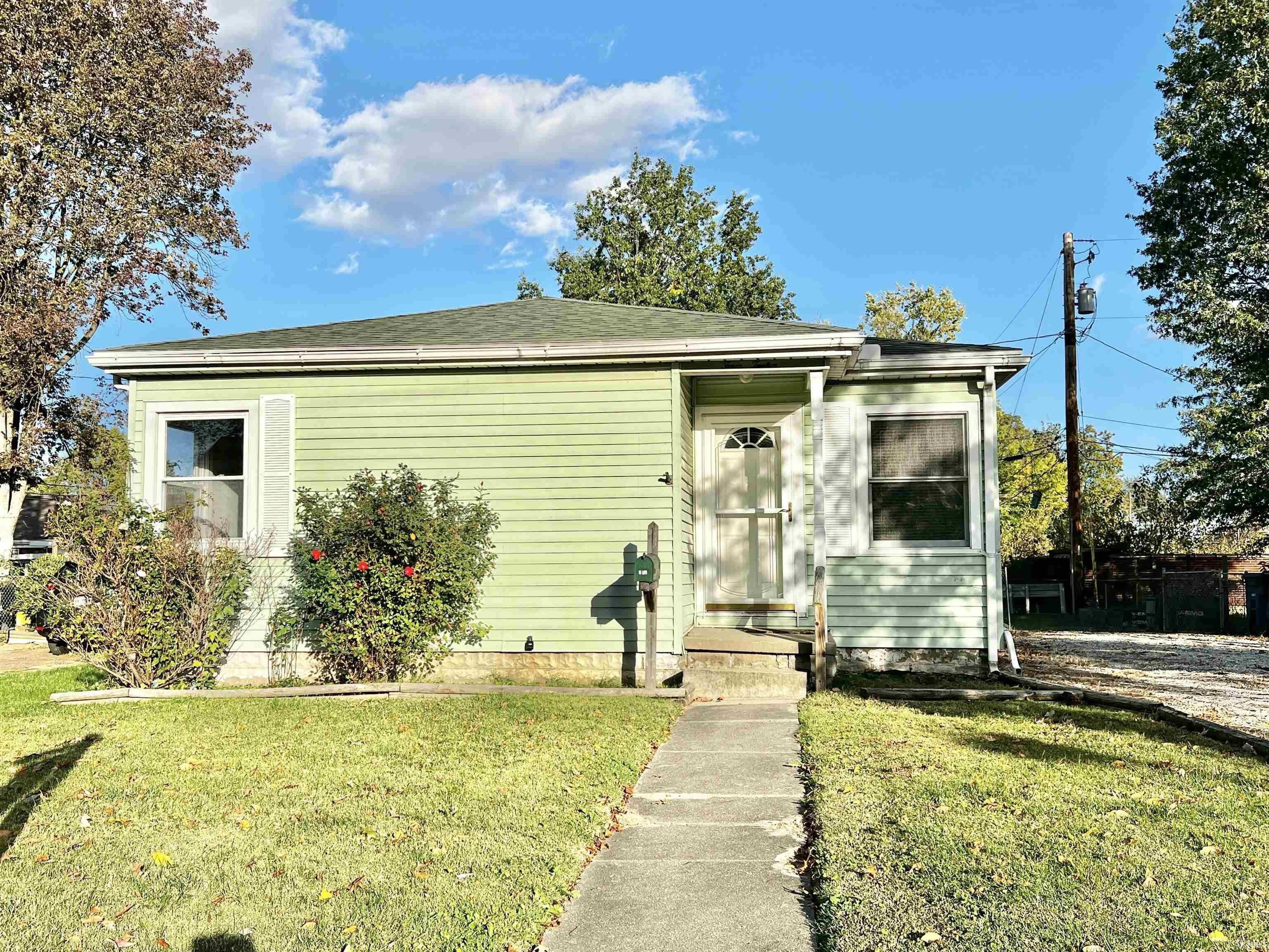 Lewis Ave, Evansville, IN 47714
