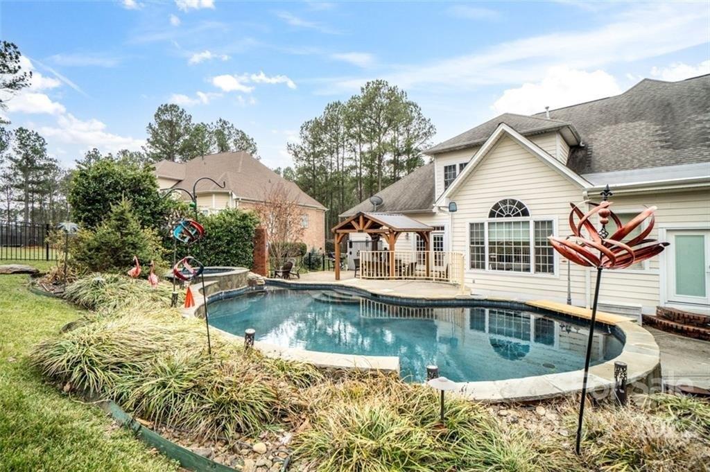 Whispering Cove Ct, Mooresville, NC 28117