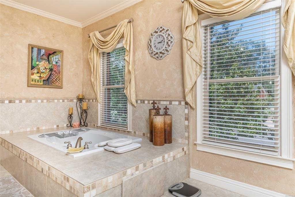 Mossy Oak Dr, Montgomery, AL 36117