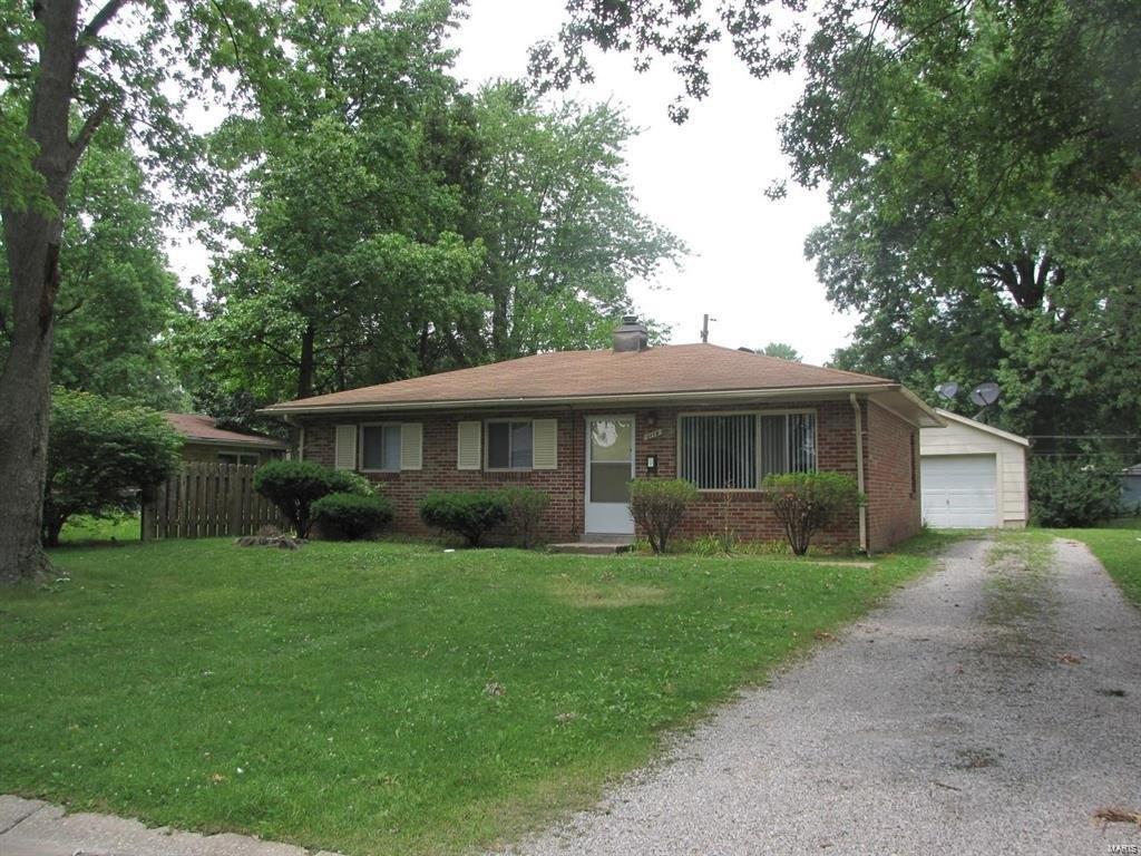 Betty Dr, Belleville, IL 62226