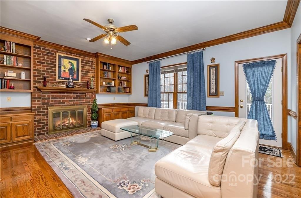Hunter Pine Ln, Charlotte, NC 28270