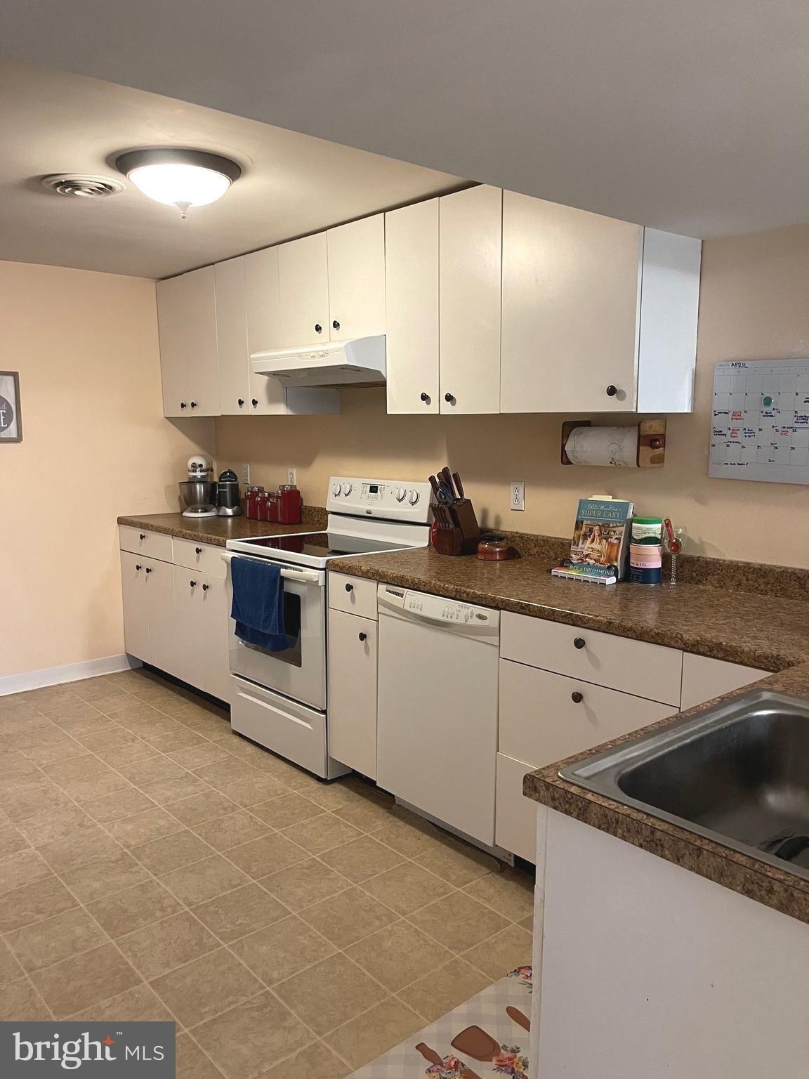 Country Dr, Denver, PA 17517