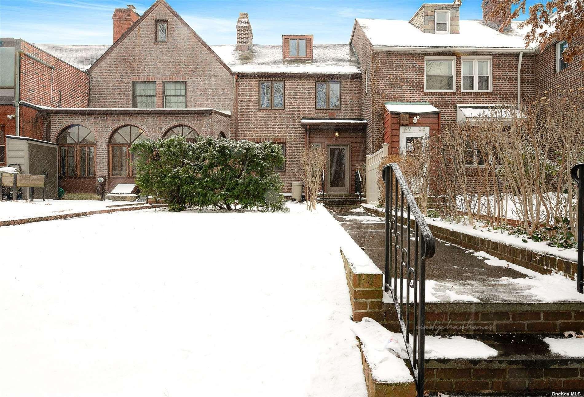 Fleet St, Forest Hills, NY 11375