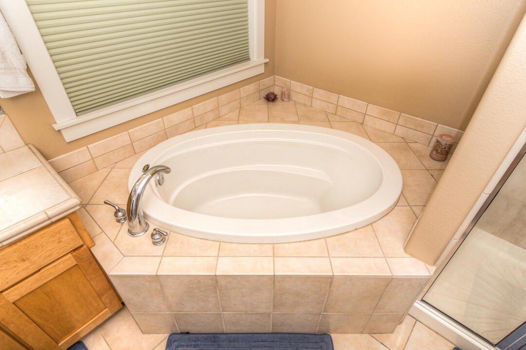Ne Sandalwood Dr, Bend, OR 97701
