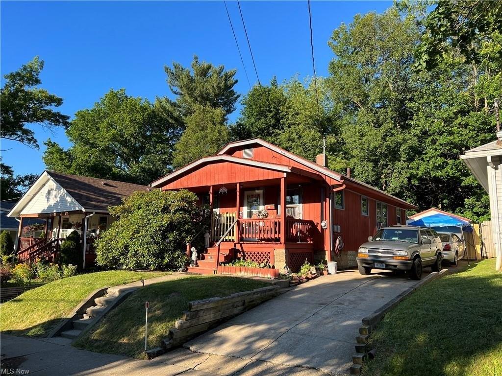 Brandon Ave, Akron, OH 44305
