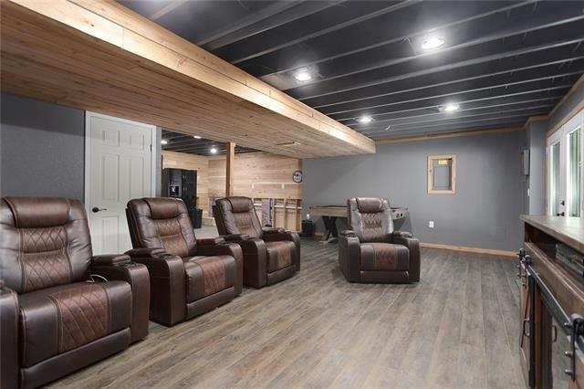 Sw Lake Shore Dr, Blue Springs, MO 64014