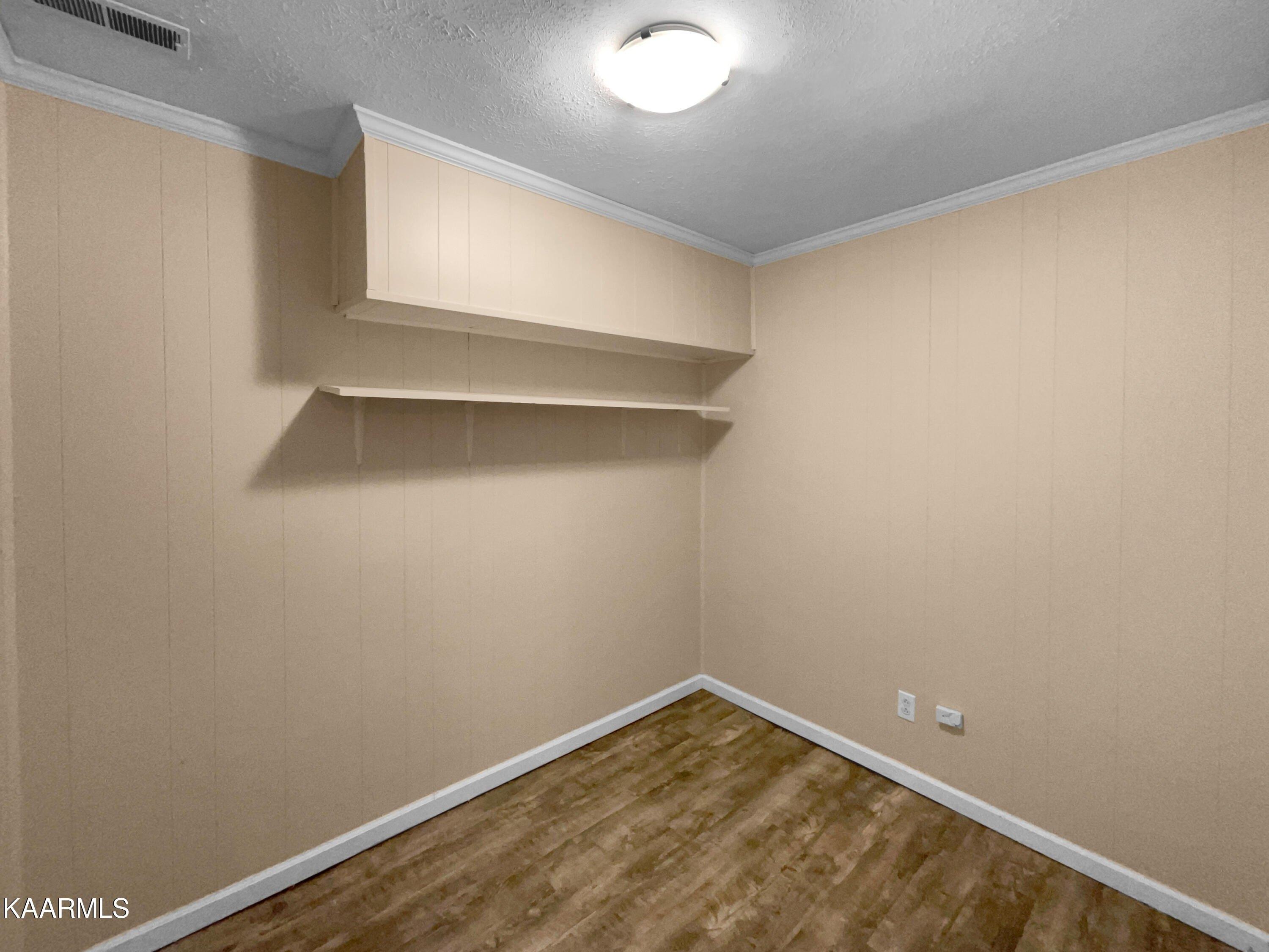 Clearwater Dr, Knoxville, TN 37923