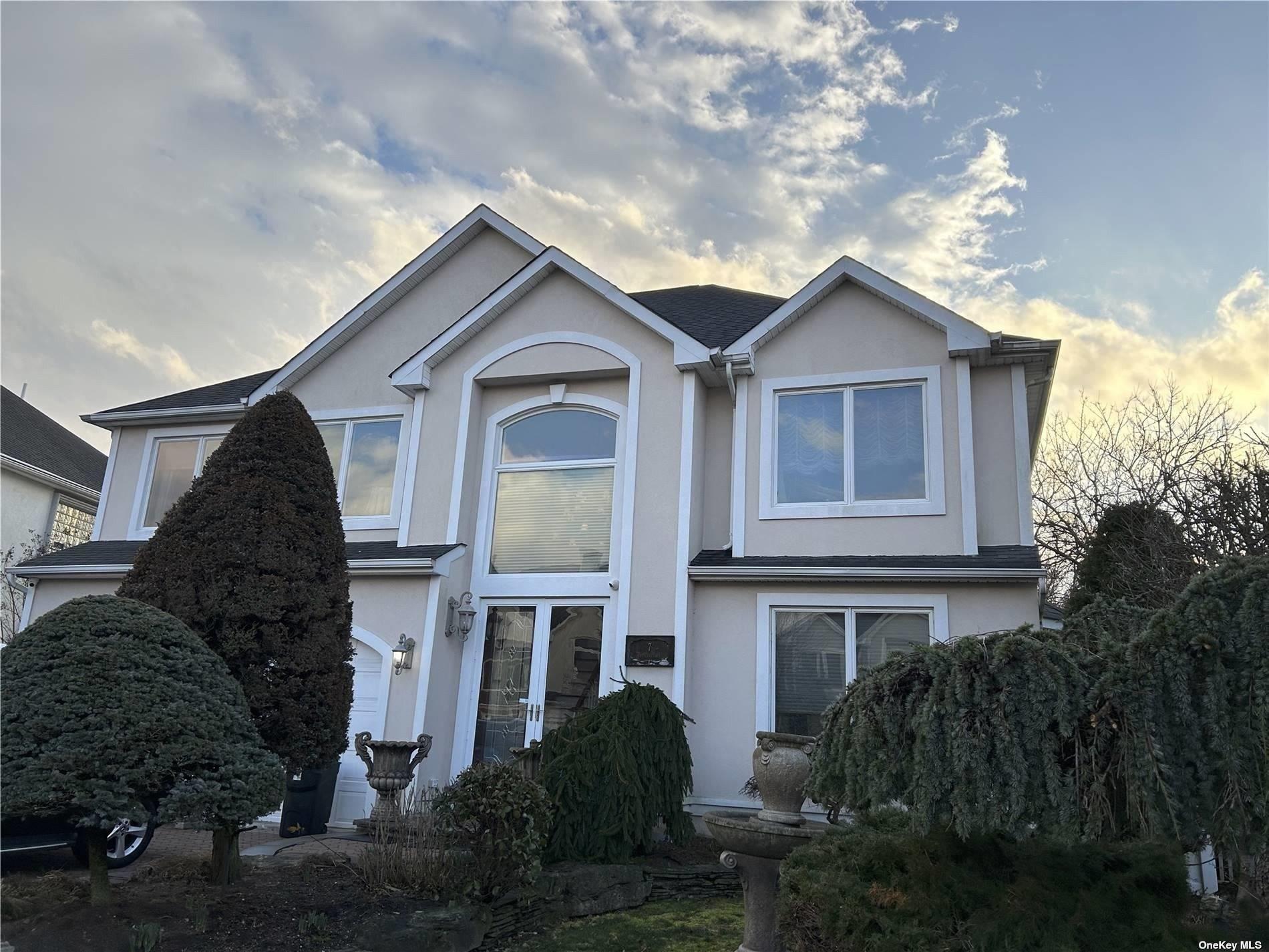 Crescent Cove Dr, Seaford, NY 11783