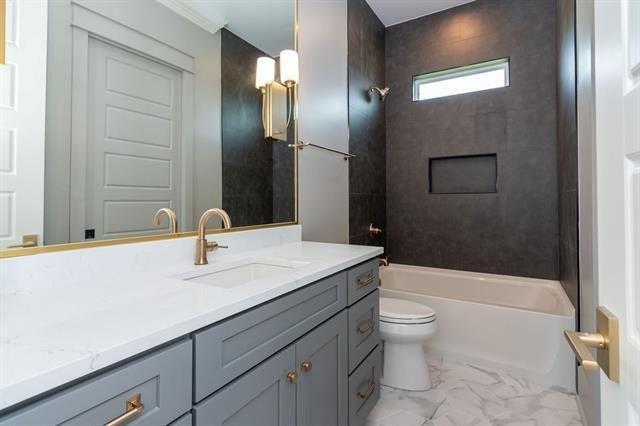 Center St, Arabi, LA 70032