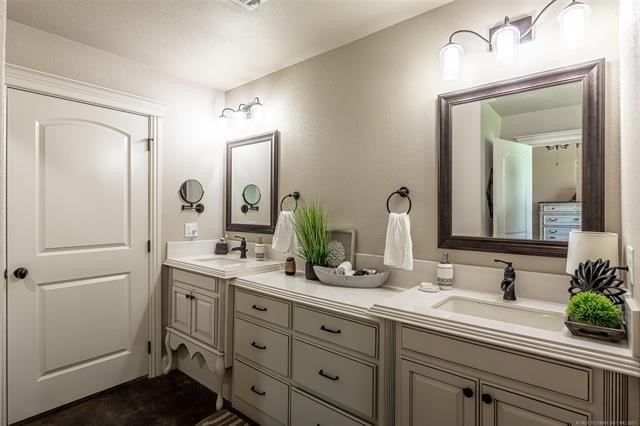 E Fieldstone Dr N, Claremore, OK 74017