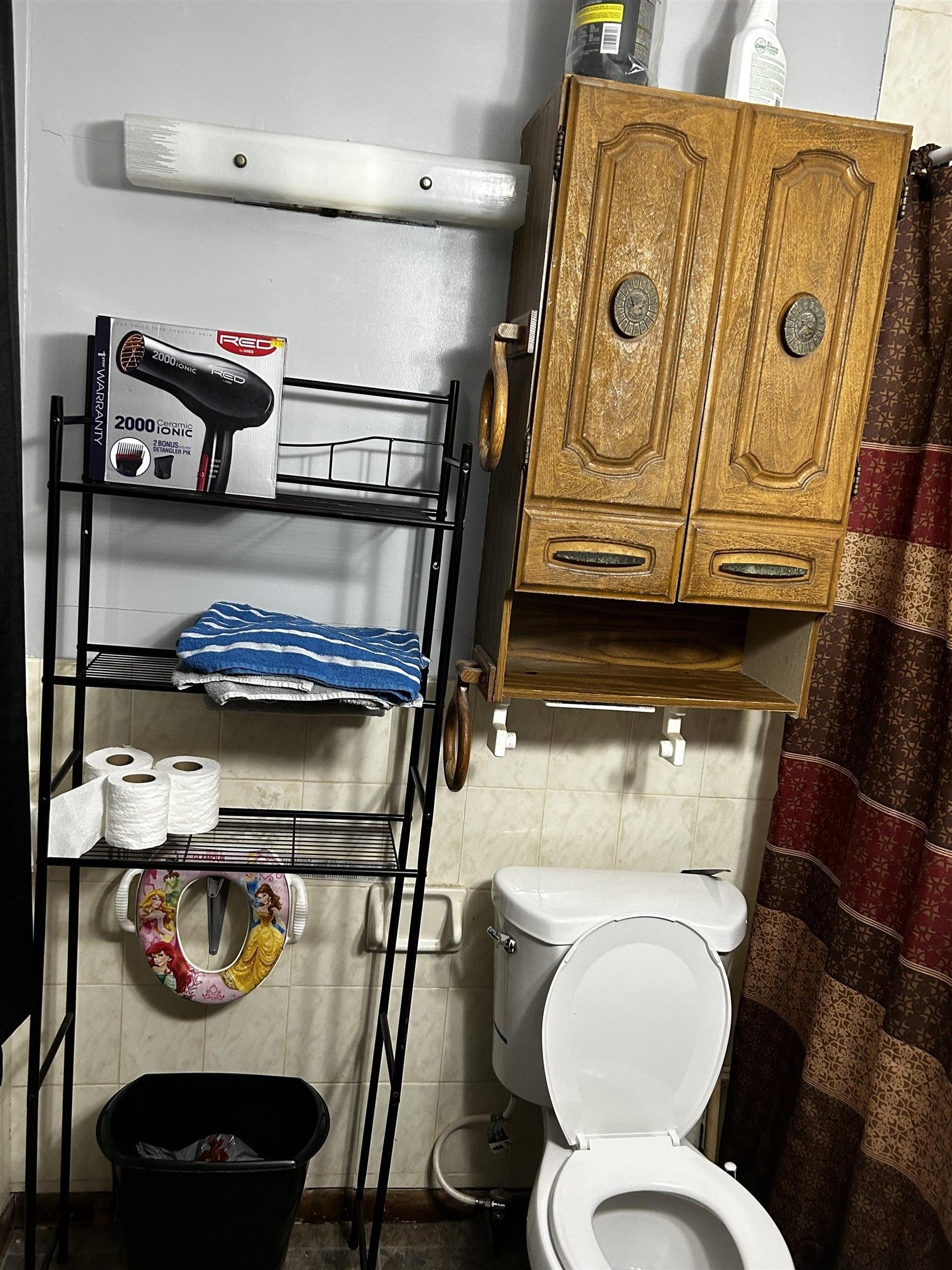 N Poplar Ave, Wichita, KS 67214