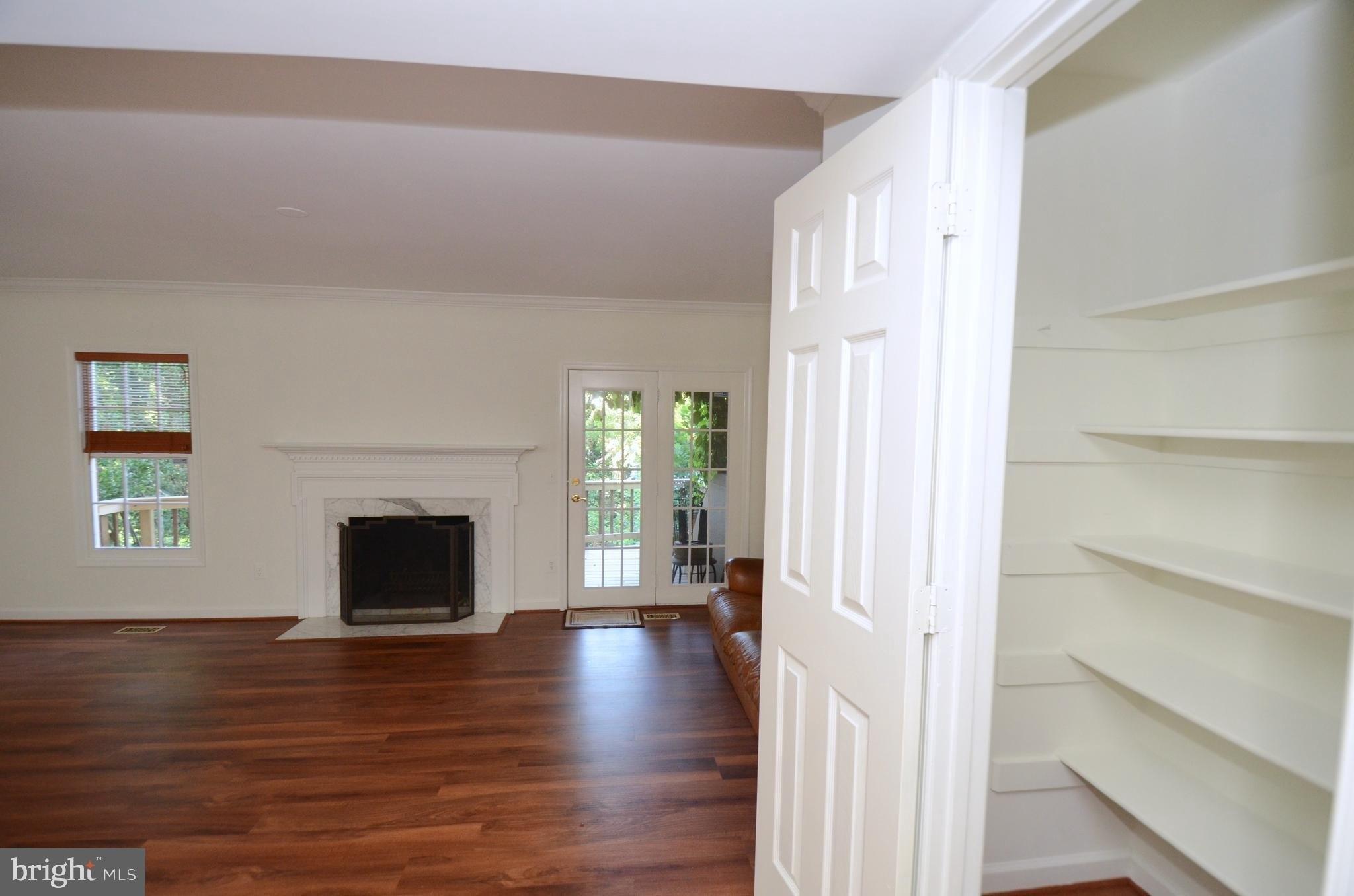 Crooked Oak Ln, Falls Church, VA 22042