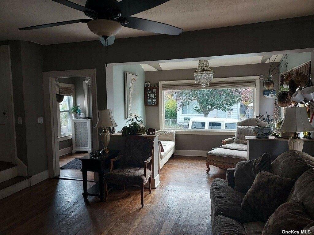 Laurel Rd, Lindenhurst, NY 11757