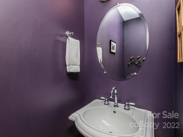 Oakhaven Ter, Asheville, NC 28803