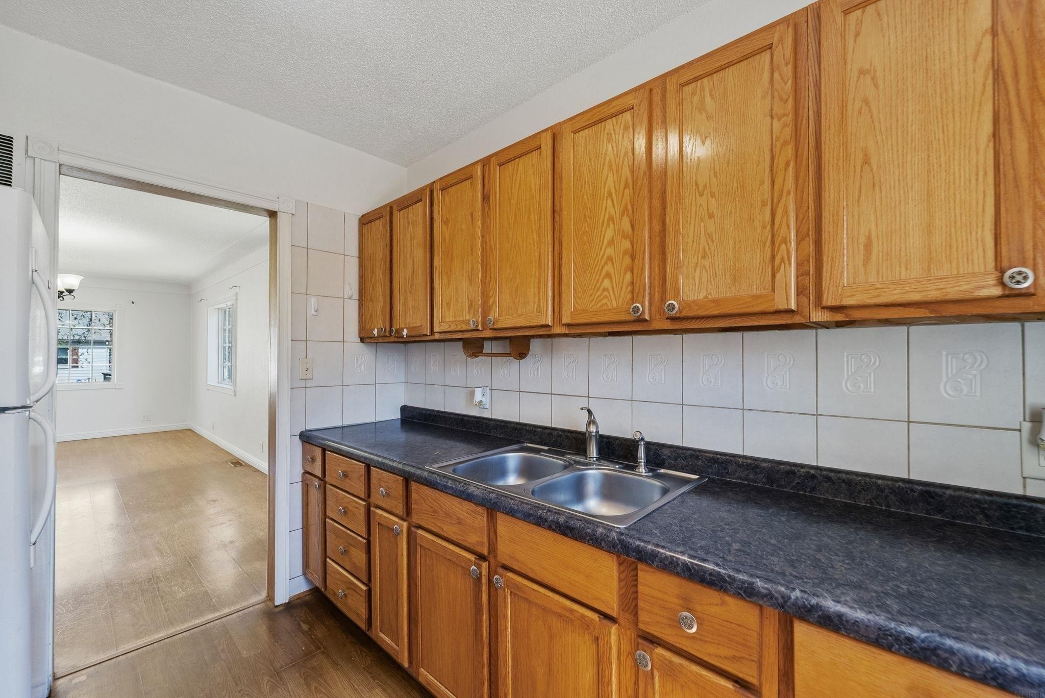 Hawthorne Ave, Waterloo, IA 50702