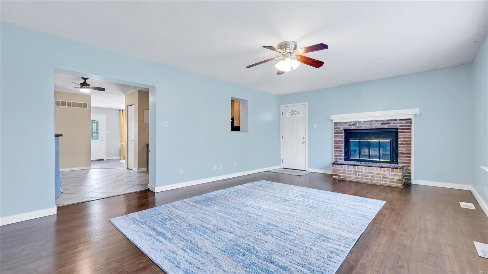 Brooktop Ln, Saint Louis, MO 63128