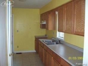 Oakland St, Holly, MI 48442