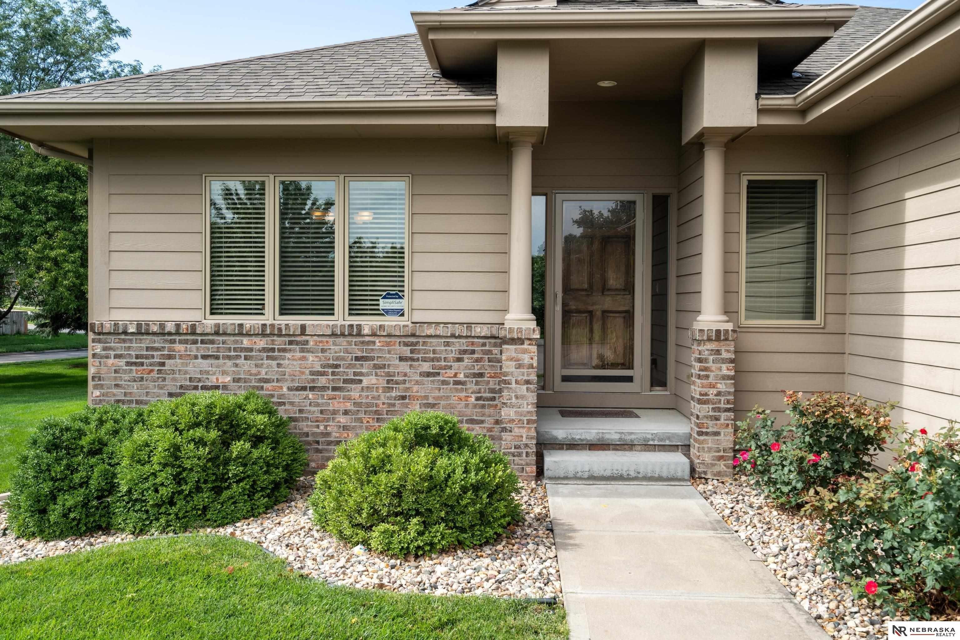 Berry Cir, Omaha, NE 68137